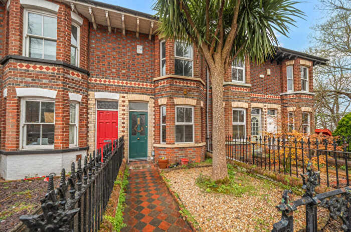 2 Bedroom House For Sale In Milman Road, Reading, Berkshire, RG2