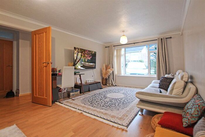4 Bedroom Detached House To Rent In Foxleys, Watford, WD19