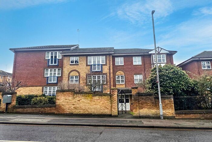 2 Bedroom Flat For Sale In Flat Marquis Court, Earls Meade, Luton, Bedfordshire, LU2
