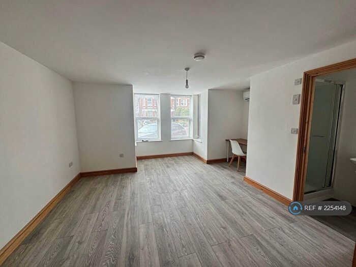 1 Bedroom Flat To Rent In Hill Lane, Southampton, SO15