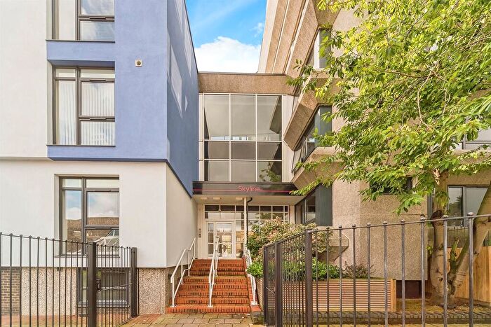 2 Bedroom Flat For Sale In Swingate, Stevenage, SG1