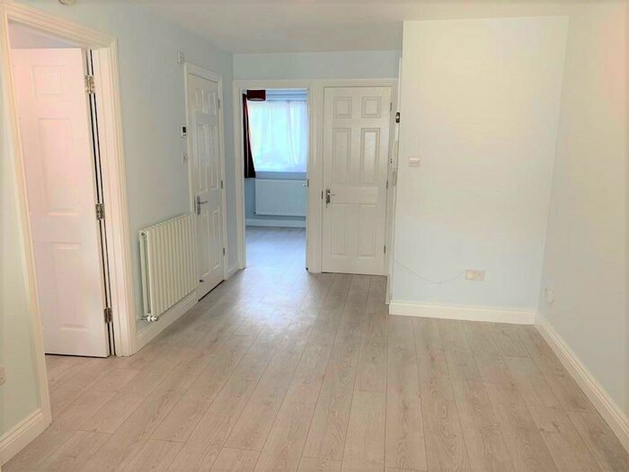 2 Bedroom Flat To Rent In Shurland Avenue, Barnet, EN4
