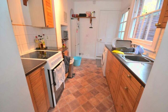 3 Bedroom Terraced House To Rent In Cardigan Gardens, Reading, Berkshire, RG1