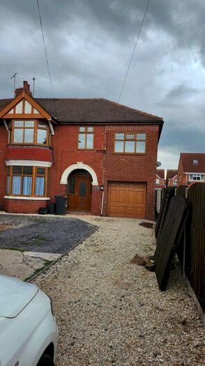 4 Bedroom Semi-Detached House To Rent In Sprotbrough Road, Sprotbrough, Doncaster, South Yorkshire, DN5