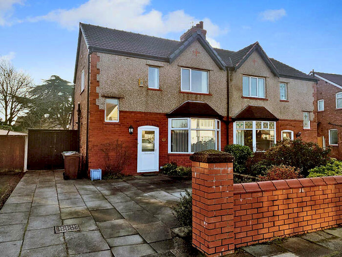 Houses for sale & to rent in PR8 4NY, Liverpool Road, Birkdale Southport