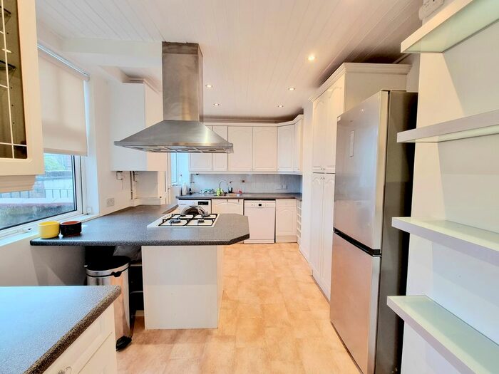 3 Bedroom Flat To Rent In Manor Court, Aylmer Road, Highgate, N2