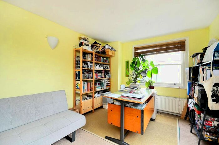2 Bedroom Flat To Rent In Tetherdown, Muswell Hill, London, N10