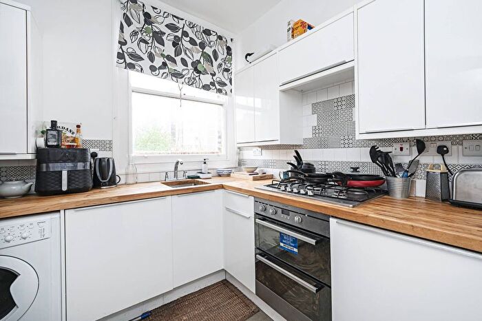 1 Bedroom Flat To Rent In Hoxton Street, Hoxton, London, N1