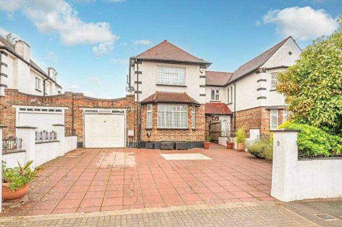 4 Bedroom Detached House For Sale In Birchen Grove, Queensbury, London, NW9