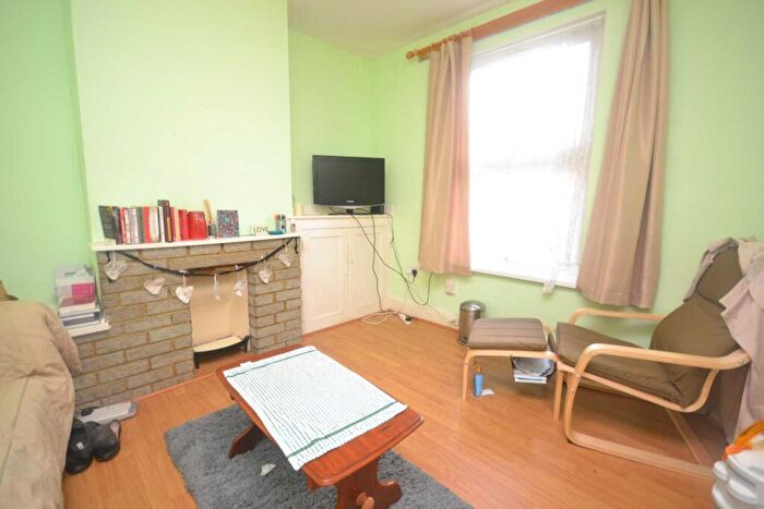 3 Bedroom Terraced House To Rent In Carnarvon Road, Reading, RG1