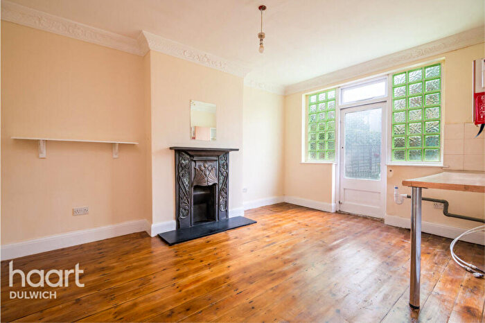 5 Bedroom Semi-Detached House For Sale In Forest Hill Road, London, SE22