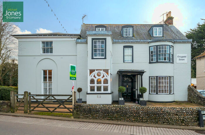 2 Bedroom Flat To Rent In The Square, Findon, Worthing, West Sussex, BN14
