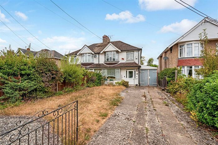 3 Bedroom Semi-Detached House For Sale In Salisbury Road, Andover, SP10