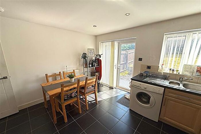 2 Bedroom End Of Terrace House To Rent In Lyminton Lane, Rotherham, S60