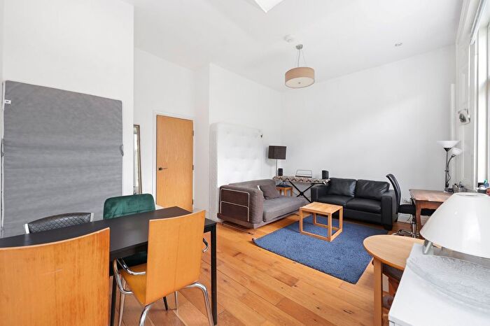 1 Bedroom Semi-Detached House To Rent In Burghley Road, Kentish Town, NW5