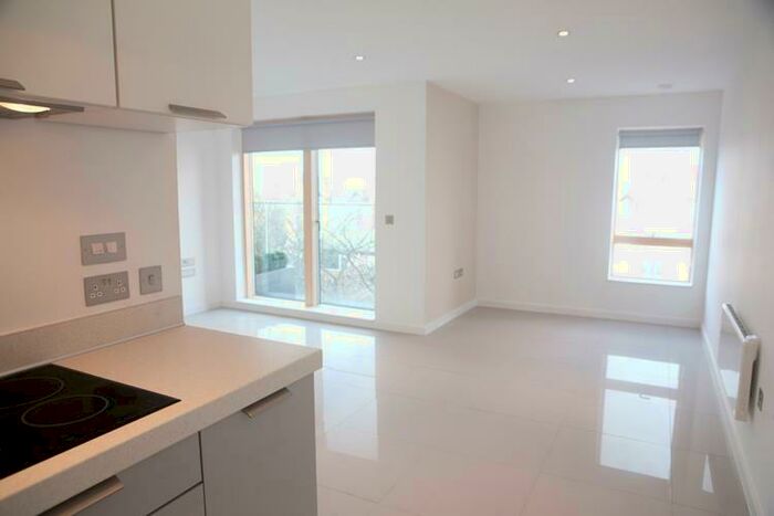 1 Bedroom Apartment To Rent In Apt . :: Ice Plant, M4