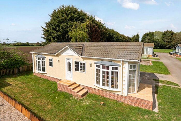 2 Bedroom Park Home For Sale In Hawthorn Hill, Dogdyke, Lincoln, LN4