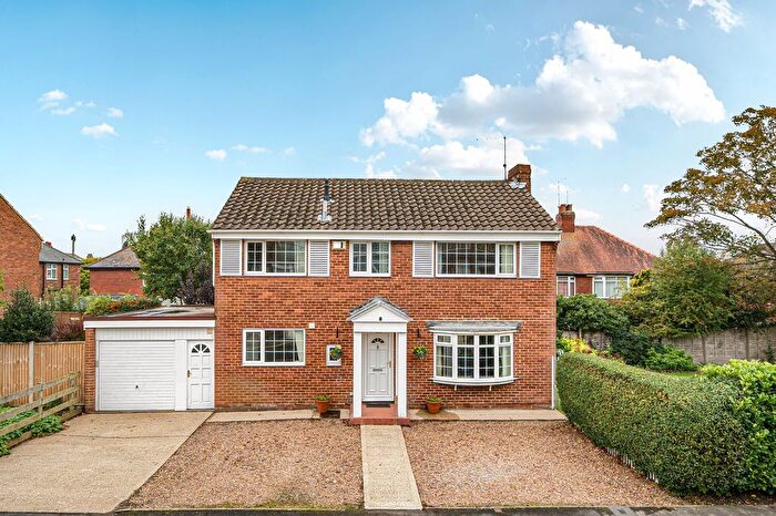 4 Bedroom Detached House For Sale In Harcourt Drive, Harrogate, HG1