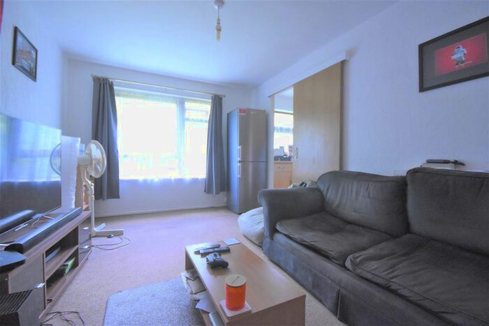 1 Bedroom Flat To Rent In Willow Glen, Upper Glen Road, St Leonards On Sea, TN37