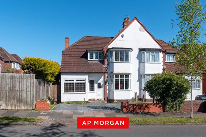 3 Bedroom Semi Detached House For Sale In Westridge Road, Birmingham, West Midlands, B13