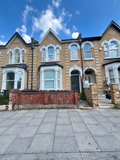 Studio To Rent In Powerscroft Road, London, E5