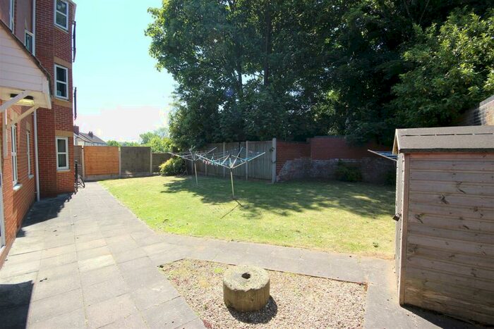 2 Bedroom Apartment To Rent In Fieldfarm Apartments, Cradley Road, Netherton, DY2