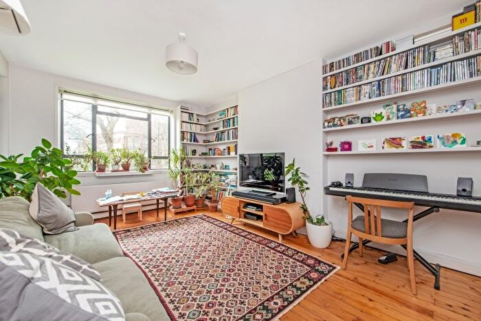 2 Bedroom Flat To Rent In Spa Green Estate, Rosebery Avenue, London, EC1R