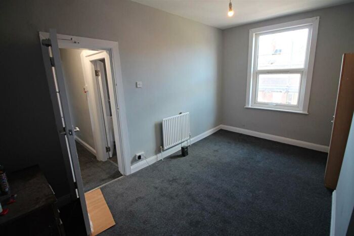 6 Bedroom House To Rent In Royal Park Avenue, Hyde Park, Leeds, LS6