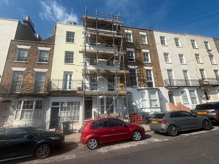 1 Bedroom Flat To Rent In Trinity Square, Margate, CT9