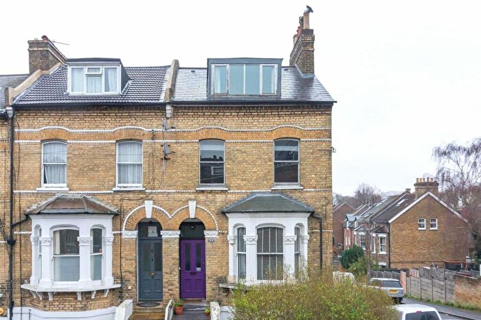 2 Bedroom Apartment To Rent In Whiteley Road, London, SE19