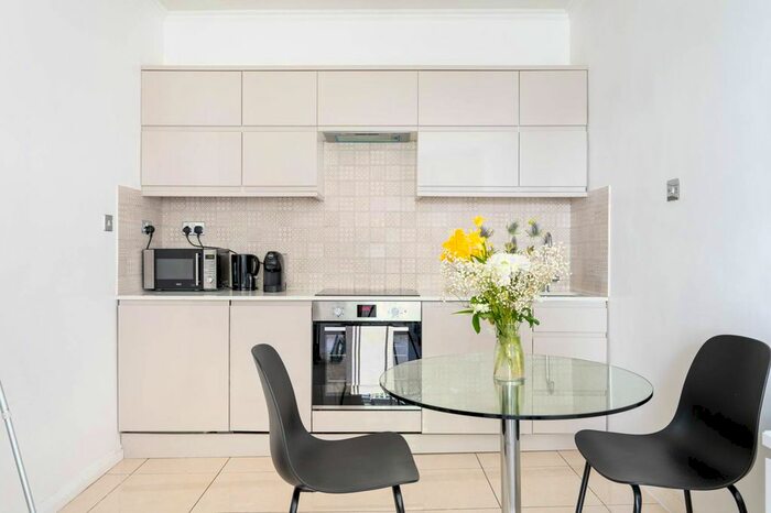 1 Bedroom Flat To Rent In Colville Gardens, Portobello, London, W11