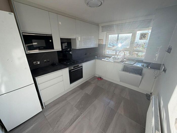 2 Bedroom Flat To Rent In Alnwick Road, E16