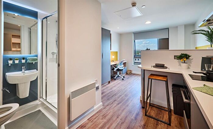 1 Bedroom Flat To Rent In Deakins Place, Nottingham, NG7