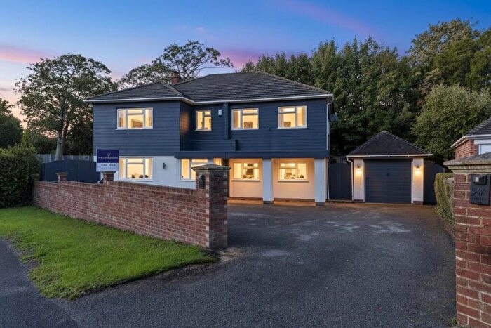 4 Bedroom Detached House For Sale In Lovedean Lane, Lovedean, PO8