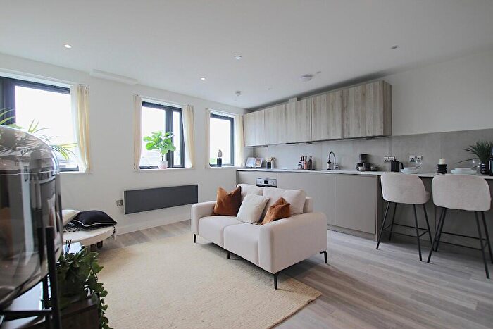 Studio To Rent In High Street, Waltham Cross, Hertfordshire, EN8