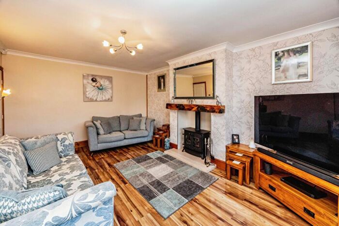 2 Bedroom Bungalow For Sale In Cross Lane, Newsome, Huddersfield, West Yorkshire, HD4