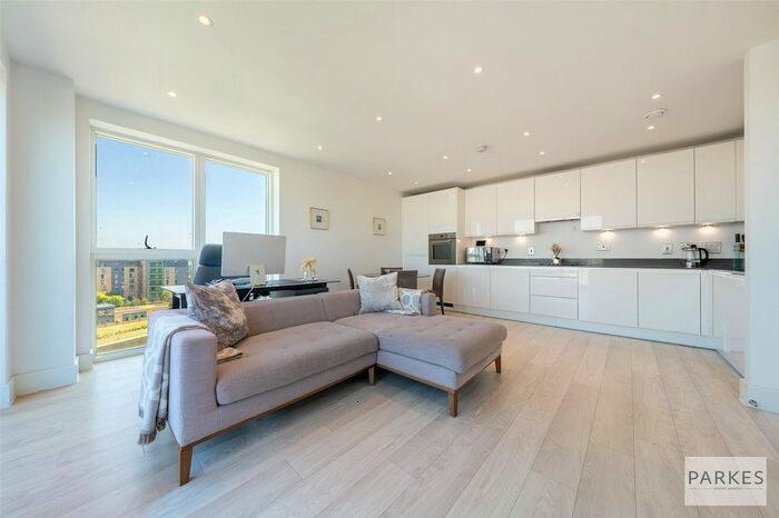 2 Bedroom Flat To Rent In Abbotsford Court, Lakeside Drive, Park Royal, NW10