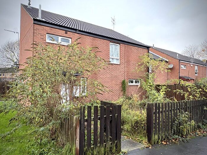 3 Bedroom End Of Terrace House For Sale In Sandays Close, Nottingham, NG2