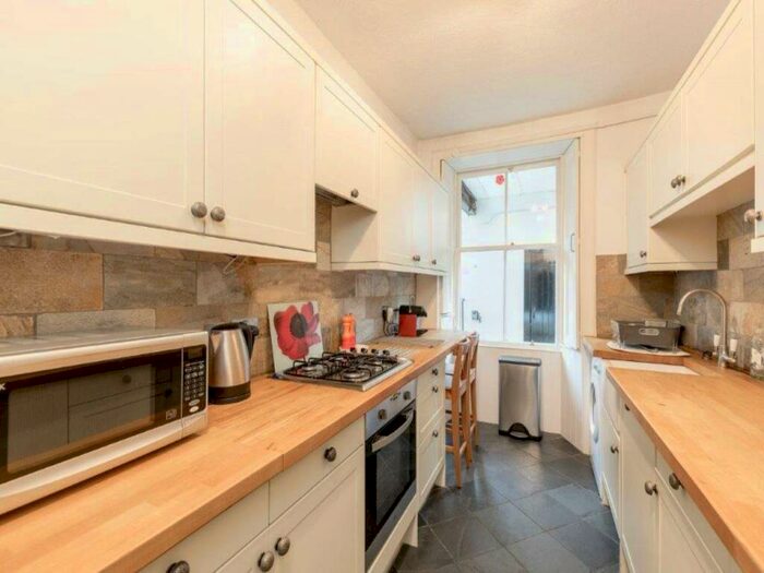 2 Bedroom Flat To Rent In Carlton Street, Stockbridge, Edinburgh, EH4