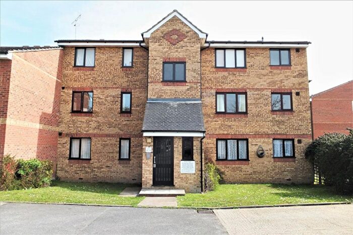 Studio To Rent In Redford Close, Feltham, TW13