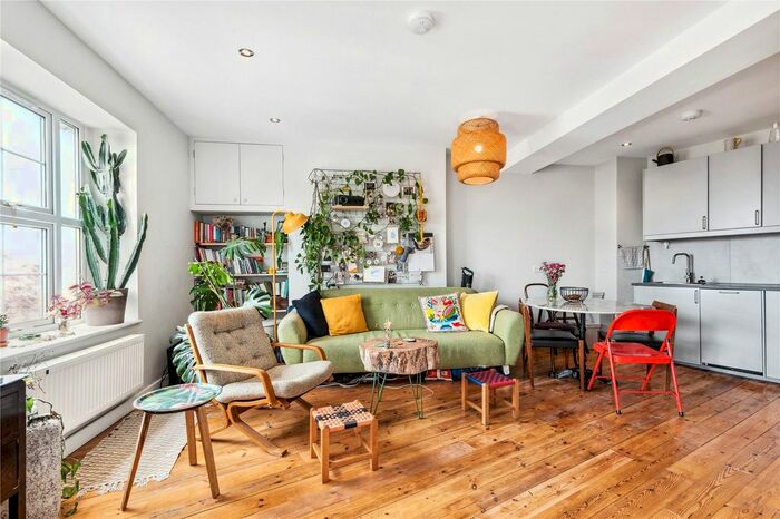 2 Bedroom Flat To Rent In John Campbell Road, London, N16