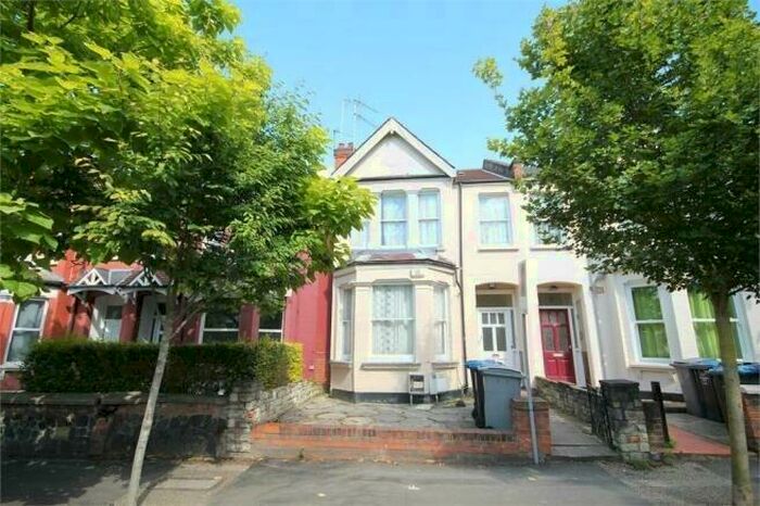 3 Bedroom Flat To Rent In Chandos Road, Willesden Green, NW2