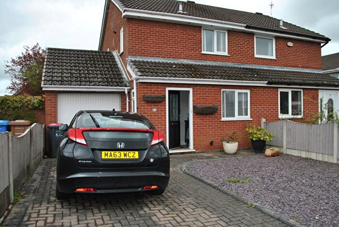 3 Bedroom Semi-Detached House To Rent In Hopefold Drive, Walkden, Manchester, M28