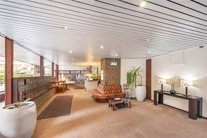 Flat To Rent In Marlyn Lodge, Portsoken Street, E1