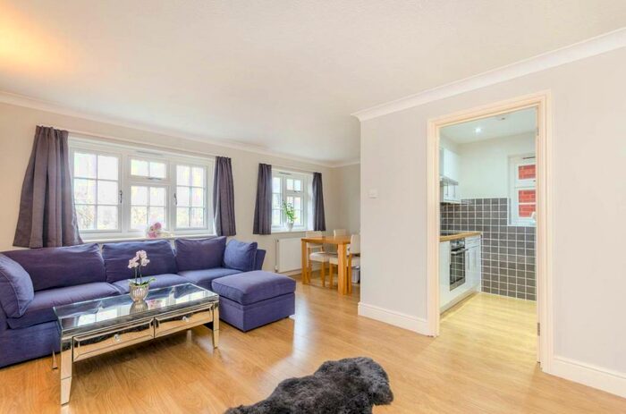 1 Bedroom Flat To Rent In Chesham Mews, Guildford, GU1