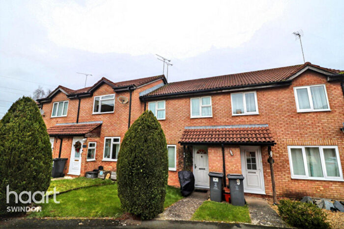 3 Bedroom Terraced House For Sale In Catmint Close, Swindon, SN2