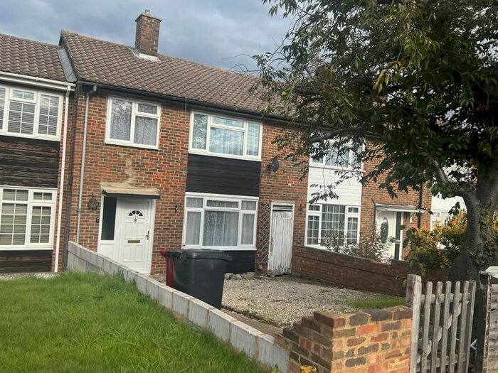 3 Bedroom End Of Terrace House To Rent In Slough, Berkshire, SL2