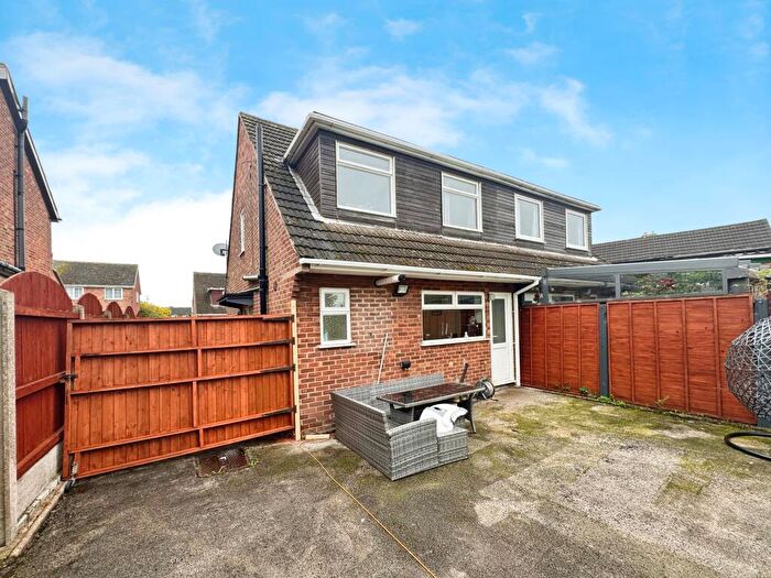 3 Bedroom Semi-Detached House For Sale In Buckley Close, Woodville, Swadlincote, DE11
