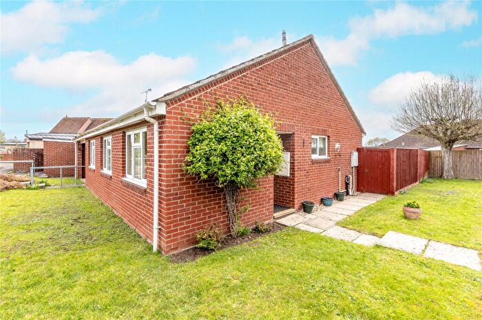 2 Bedroom Semi-Detached Bungalow For Sale In Edmonds Court, Didcot, Oxfordshire, OX11