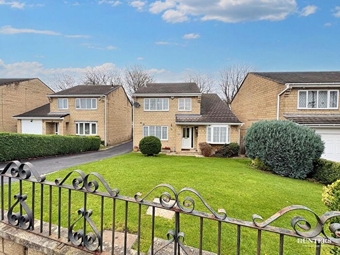 4 Bedroom Detached House For Sale In Henley Avenue, Dewsbury, WF12